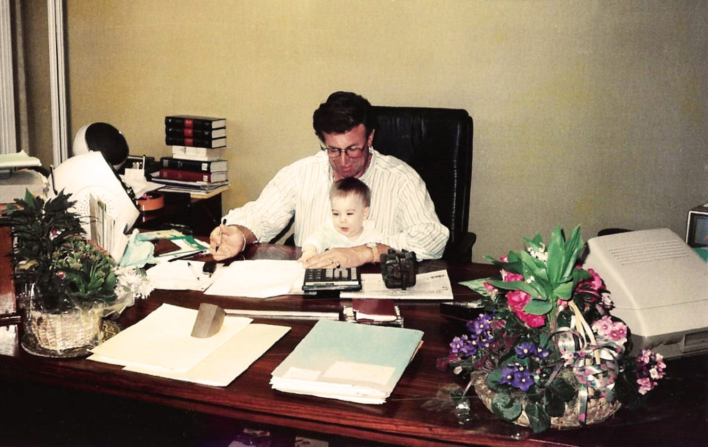 Pompes Funèbres Santilly - Daniel Santilly avec son petit-fils Baptiste Santilly